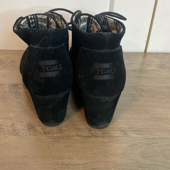 Toms | Women's Black Sued Lace Up Ankle Booties - 8.5 - Picture 4 of 6